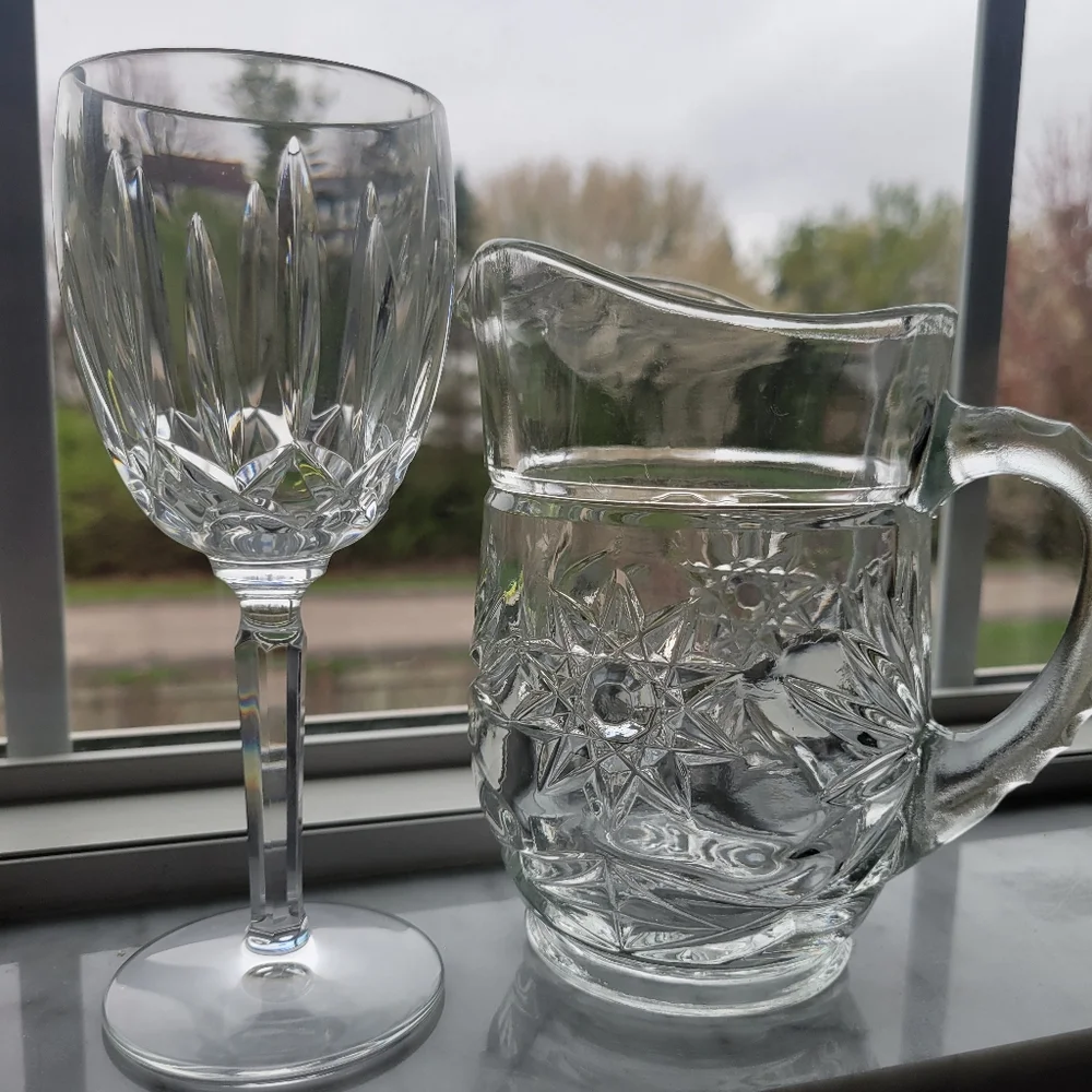 Small Starburst Glass Pitcher ~ Anchor Hocking? ~ Vintage '70s - '80s? ~ Pretty!